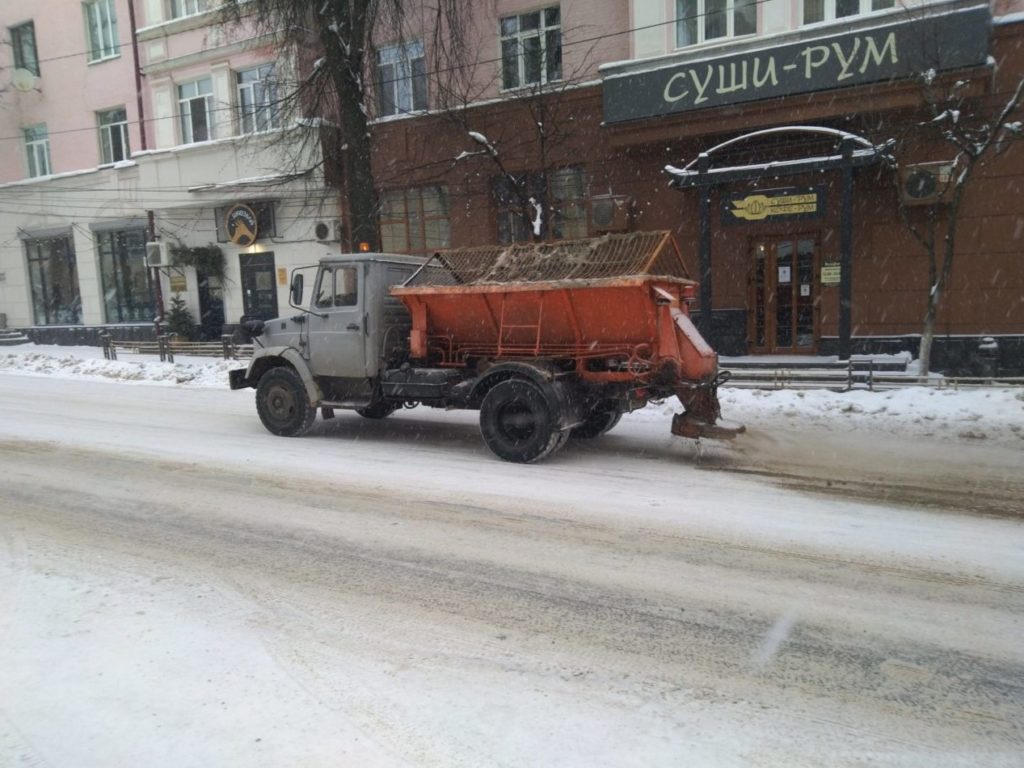 Коммунальщики Брянска вышли на борьбу с накатом