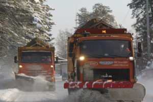 Продолжается борьба со снегопадом в Брянской области: за минувшие сутки на дороги высыпано почти четыре тонны песко-соляной смеси