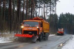 В Брянской области дорожники борются со снегопадом, потеплением и их последствиями
