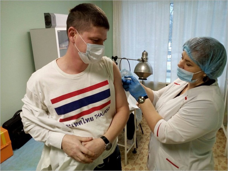 Темп вакцинации от коронавируса в Брянской области упал ниже 1000 человек в день