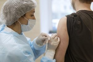 В Брянской области вакцину от коронавируса получили более 15,5 тыс. человек — оперштаб