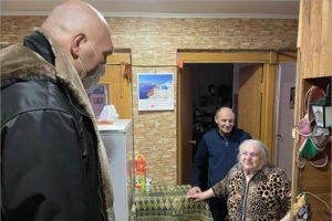 Депутат Госдумы передал продуктовые наборы брянским ветеранам