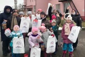 Брянский театр кукол отправил подарки в почепский социальный приют