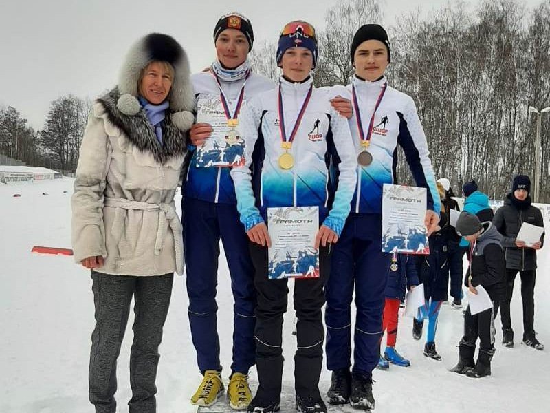 Участники лыжного турнира Ларисы Куркиной получали награды из её рук