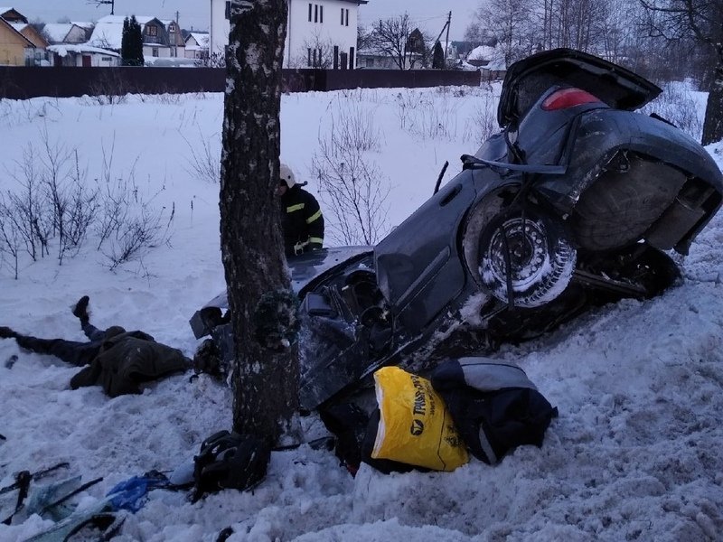 В тройном ДТП под Брянском погиб водитель легковой иномарки