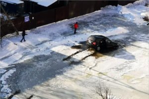 Брянские власти обещают убрать «озеро» на улице Медведева бесполезной ливневой канализацией