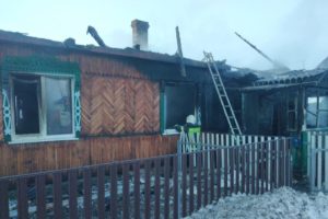 В Большом Полпино под Брянском пожарные за полчаса справились с полыхавшей крышей