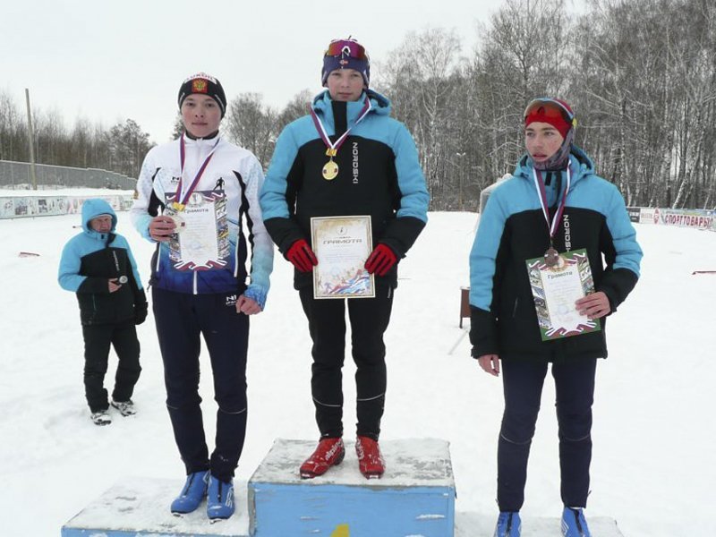 Егор Баканов и Злата Касьянова стали абсолютными победителями первенства области по лыжным гонкам