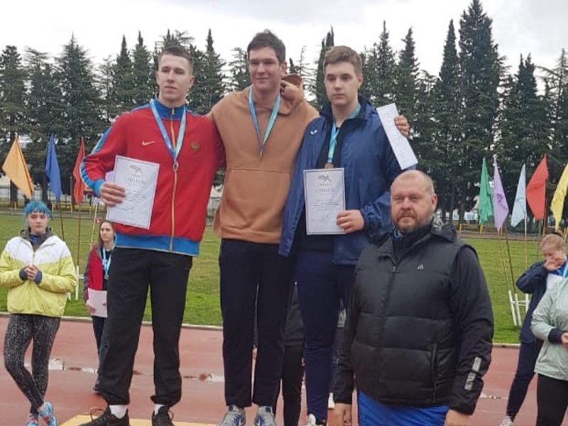 Брянский легкоатлет Александр Ванюгов снова стал лучшим в метании молота