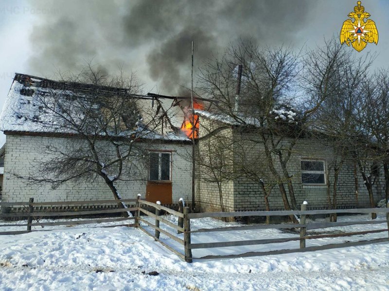 Пожар в жилом доме в Мглине тушили почти час