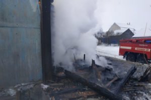 Пожар жилого дома в Мглинском районе тушили почти час