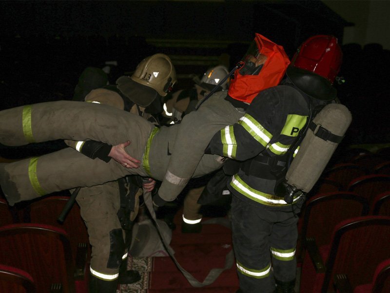 Брянские спасатели успешно потушили условный пожар в ДК БМЗ