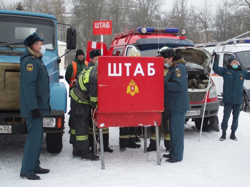 Брянские спасатели успешно потушили условный пожар в ДК БМЗ