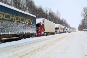 Очередь большегрузов на границе в Брянской области до сих пор превышает полторы сотни машин