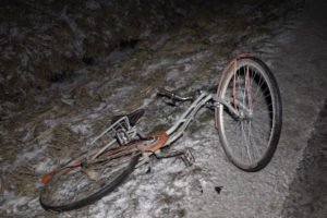 В Климовском районе легковушка сбила случайно упавшего велосипедиста