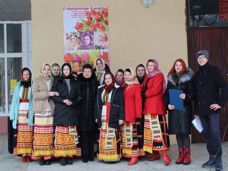 Студенты Брянского колледжа искусств поздравили женщин праздничным концертом