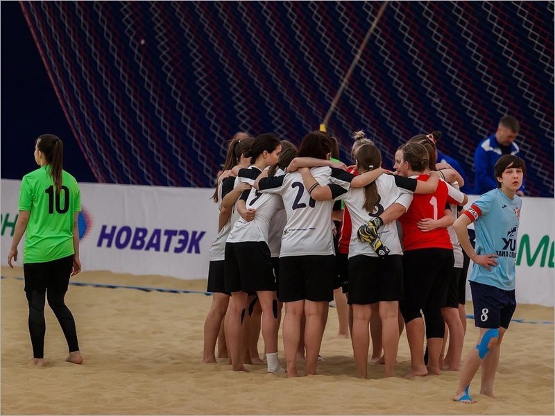 Брянские футболистки стали пятыми в первом в истории всероссийском indoor турнире по пляжному футболу