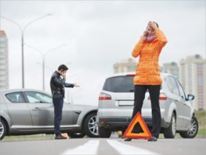 Женщины меньше разбивают свои авто в авариях по сравнению с мужчинами