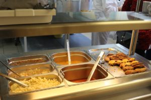 В Госдуму внесли законопроект о бесплатном питании для всех школьников