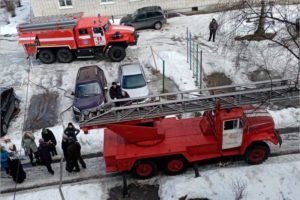 В Трубчевске пожарные были вынуждены эвакуировать целый подъезд