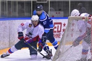 Хоккейный «Брянск» прыгнул выше головы: команда претендует на победу в первом раунде плей-офф
