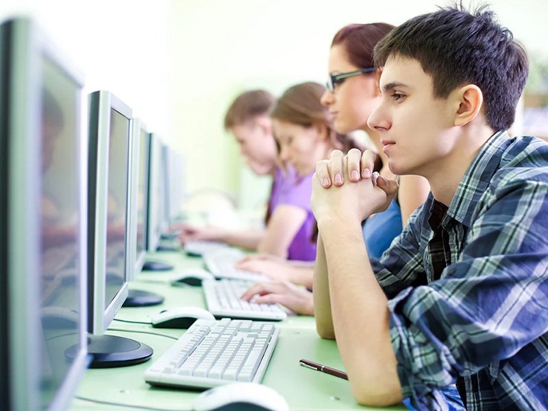 «Деснол» предложил властям Брянска IT-образование для школьников. С перспективой трудоустройства