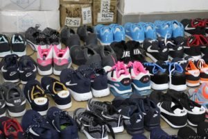 Брянская полиция наткнулась на 117 пар контрафактных кроссовок «от продавца-рецидивиста»
