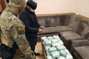 Брянские чекисты поймали украинского курьера с 8,5 кг марихуаны
