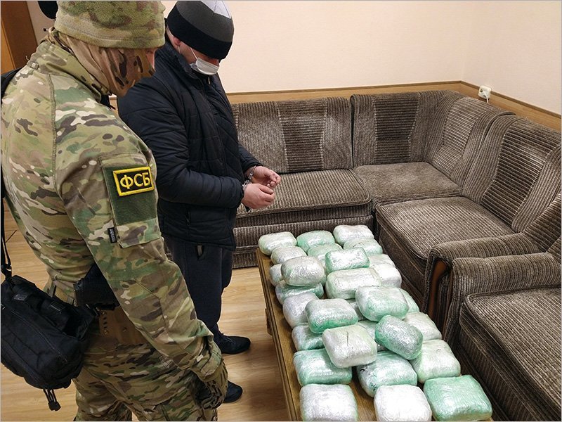 Брянские чекисты поймали украинского курьера с 8,5 кг марихуаны