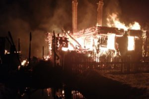 Рано утром в Дятьковском районе горело подворье