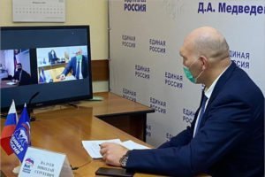 Депутат Госдумы онлайн решал вопросы с фотозоной в навлинском парке и ремонтом школы в Новозыбкове