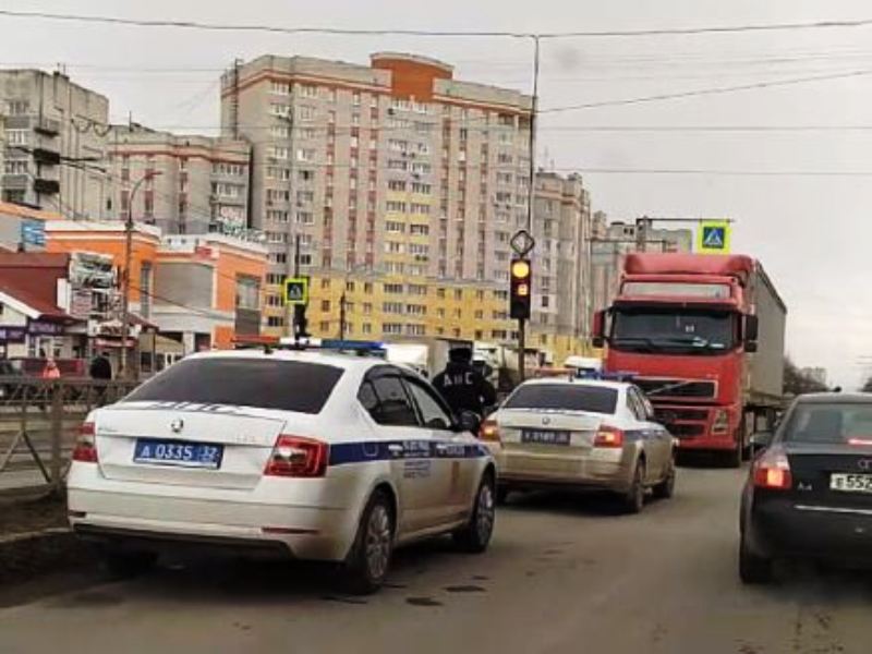В Брянске дорожная полиция остановила молдавскую фуру, едущую по встречной