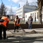С улиц Брянска убрали уже 11,6 тонн песка. С помощью тракторов, «Бродвеев» и пылесосов…