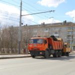 С улиц Брянска убрали уже 11,6 тонн песка. С помощью тракторов, «Бродвеев» и пылесосов…