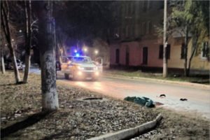 Смертельное ДТП в центре города Фокино: ночью женщина попала под колёса