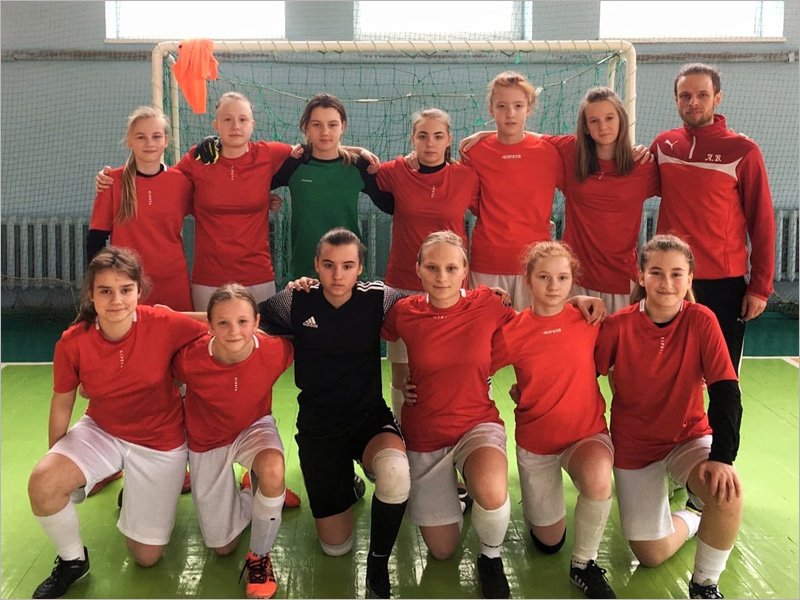 Команда девочек-футболисток заняла шестое место в первенстве Брянской области среди мальчиков