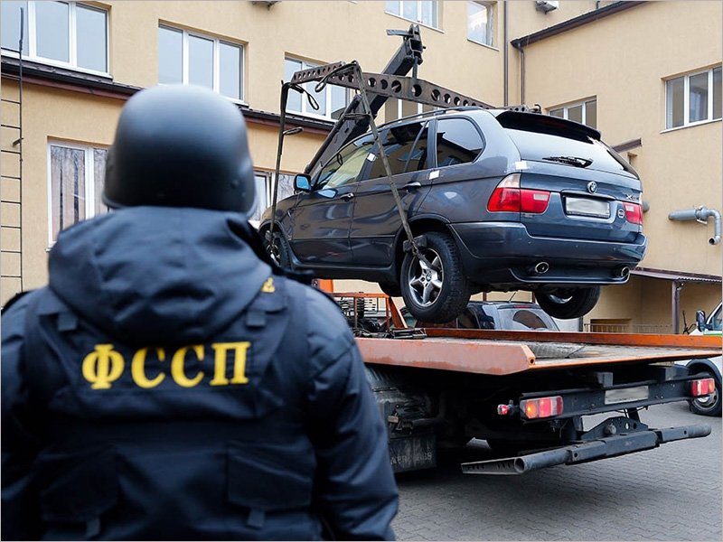 Брянские судебные приставы за месяц арестовали 42 автомобиля из-за долгов по штрафам
