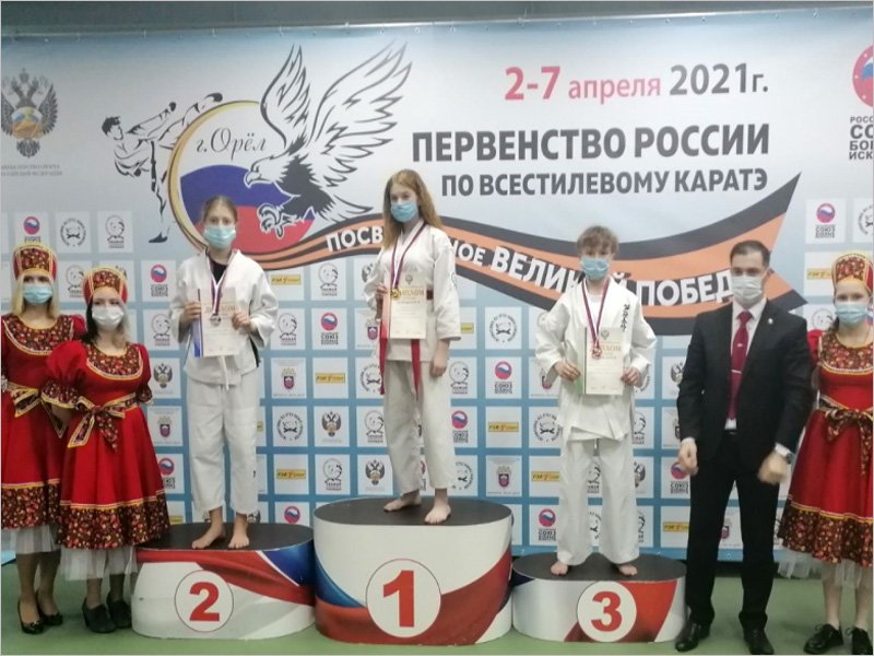 Брянские спортсмены завоевали четыре золотых медали на юношеское первенстве России по каратэ