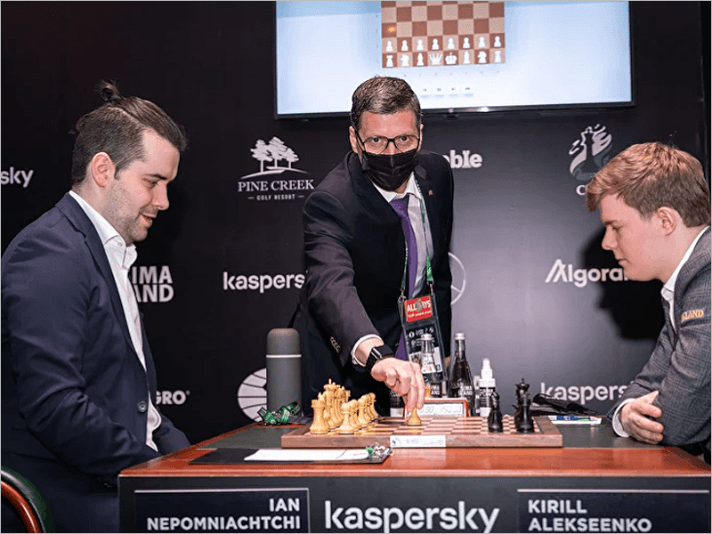 Ян Непомнящий ушёл в отрыв на шахматном турнире претендентов