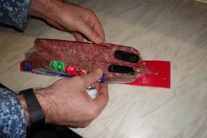 В брянской колонии строгого режима нашли мобильники в колбасе