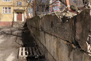 Депутат Брянского горсовета от «ЕР» проследит за ремонтом опасной стенки на переулке Пилотов