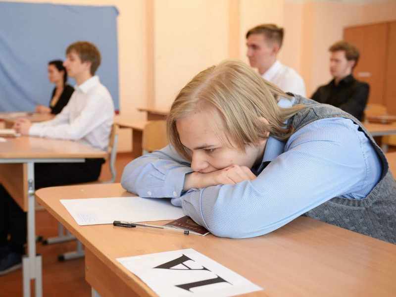 Одиннадцатиклассники брянских школ сдали первый государственный выпускной экзамен (ГВЭ)