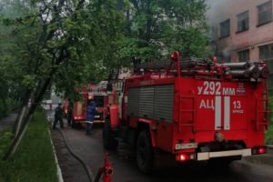 В Брянске горело здание на территории автозавода