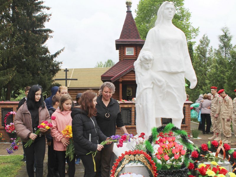 В жуковской Матрёновке почтили память жертв геноцида советского народа — заживо сожжённых мирных жителей