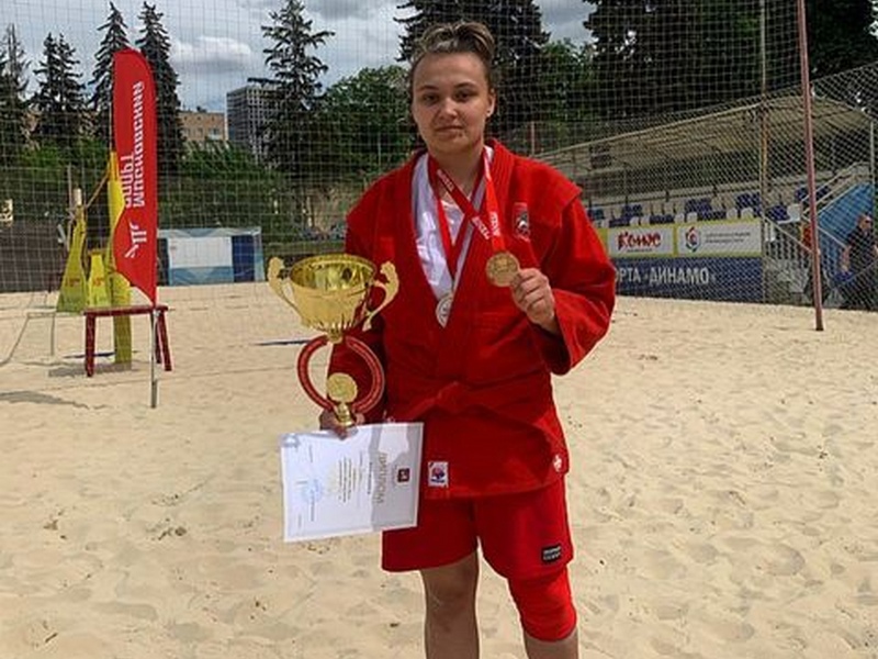 Брянская спортсменка выиграла чемпионат Москвы по пляжному самбо