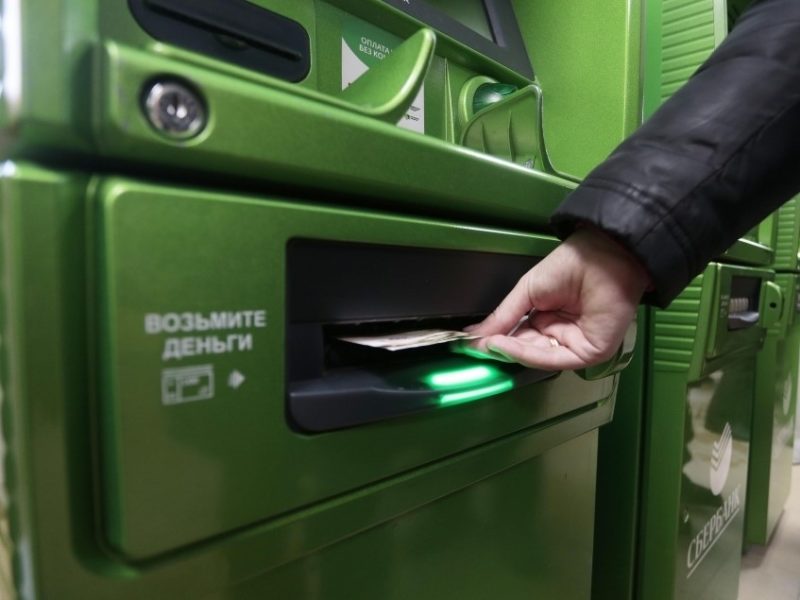 В Выгоничах заевший банкомат соблазнил воровку на новую кражу