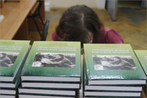 В брянские библиотеки поступила книга о брянских же фронтовиках-медиках