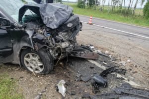 На местной дороге в Брянской области произошло смертельное ДТП. Среди пострадавших — дети