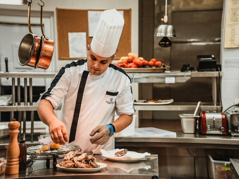 Спрос на поваров и официантов в Брянской области вырос за два года в полтора раза