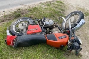 В Дятьково пьяный мотоциклист разбился об Renault Sandero